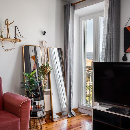 Laval Apartment Mantouki Bagian luar foto
