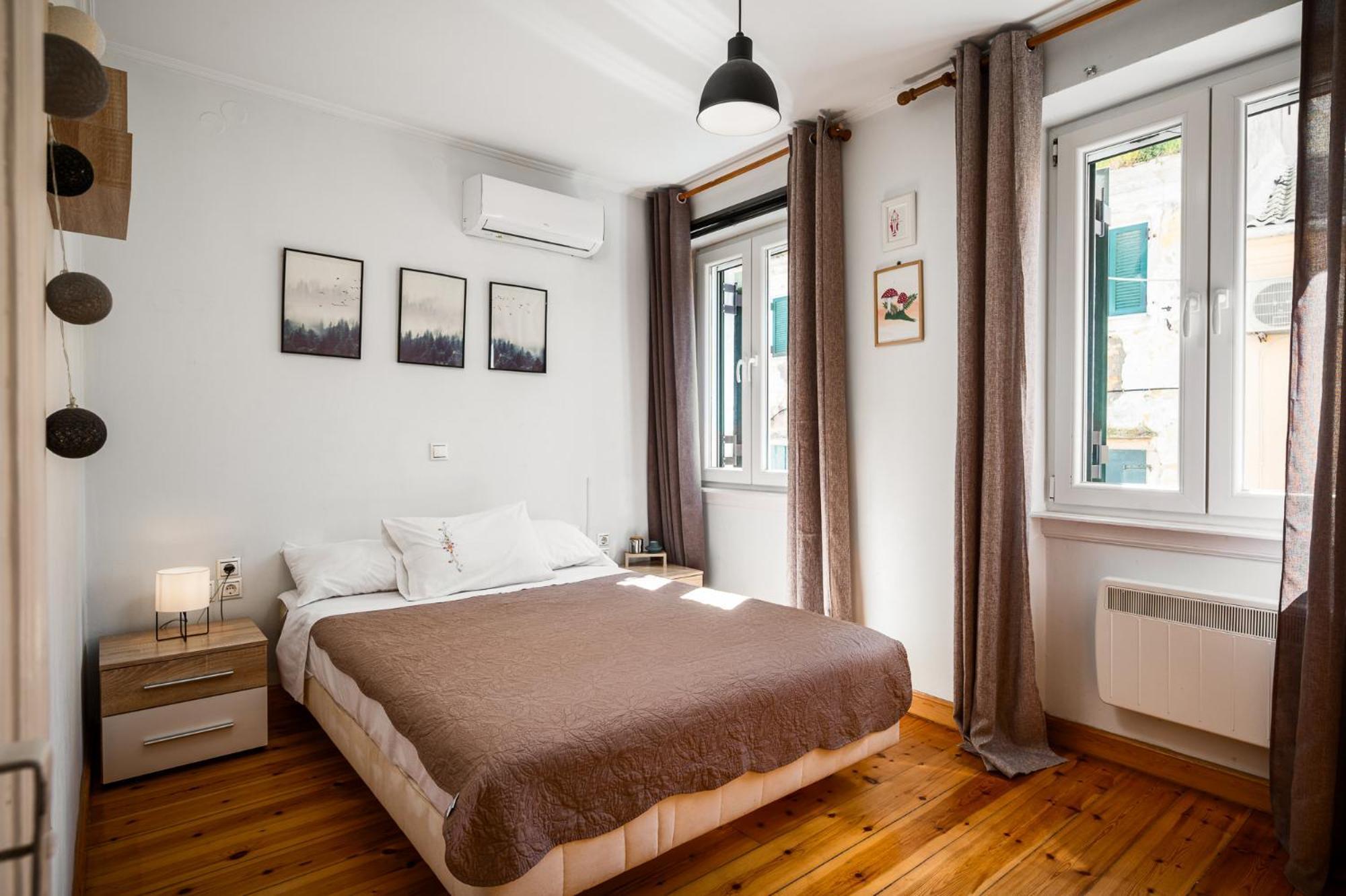 Laval Apartment Mantouki Bagian luar foto