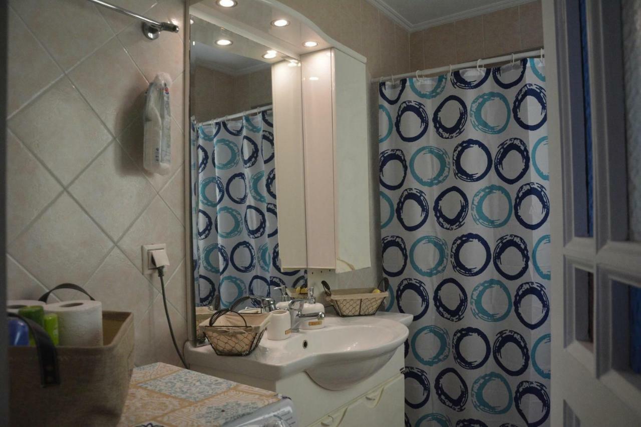 Laval Apartment Mantouki Bagian luar foto
