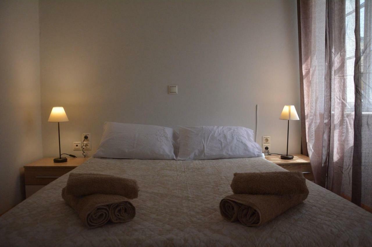 Laval Apartment Mantouki Bagian luar foto