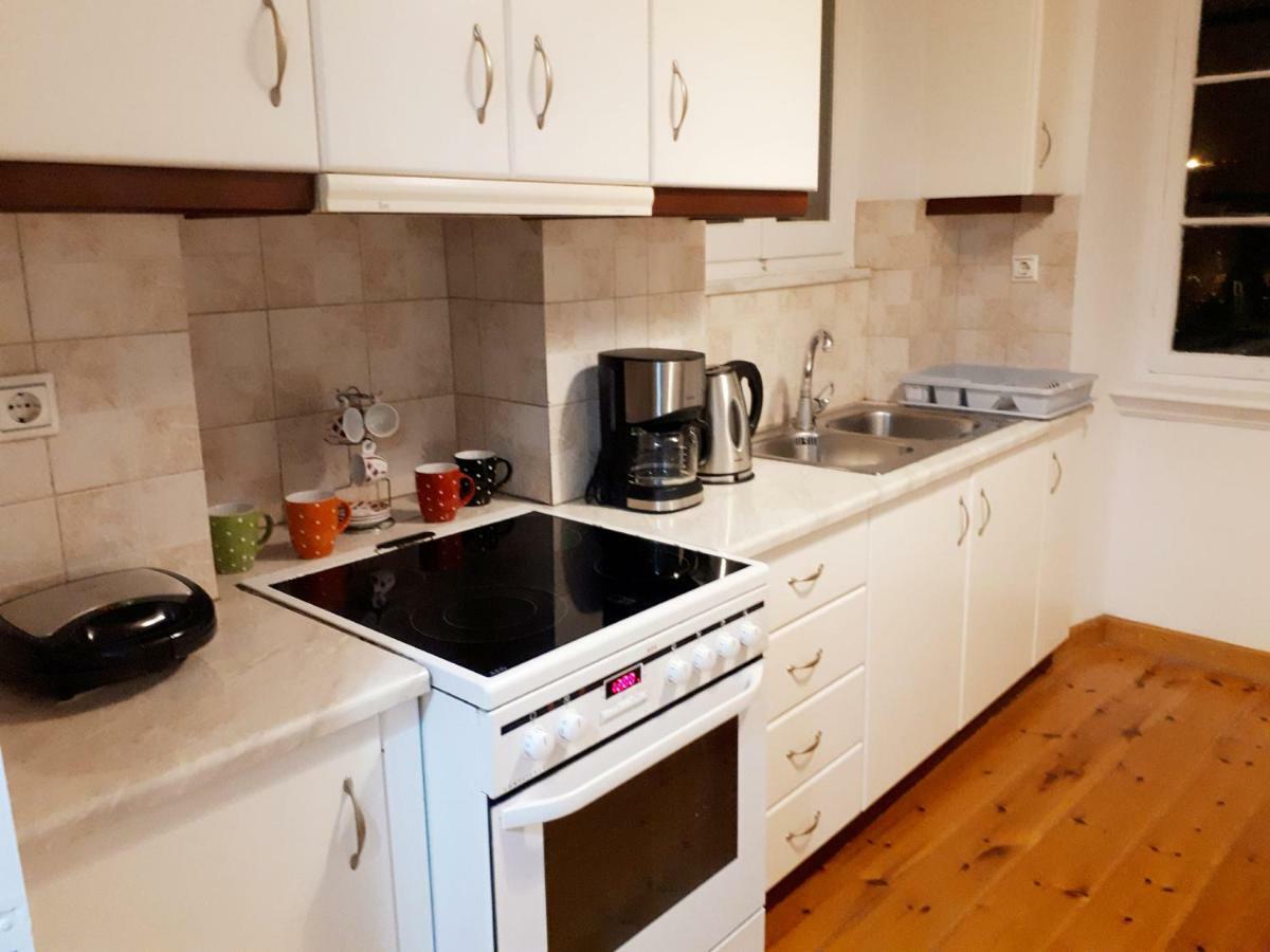 Laval Apartment Mantouki Bagian luar foto