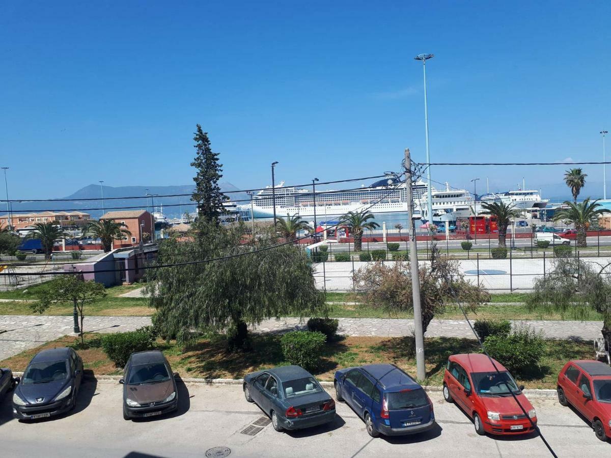 Laval Apartment Mantouki Bagian luar foto