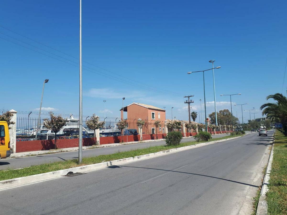 Laval Apartment Mantouki Bagian luar foto